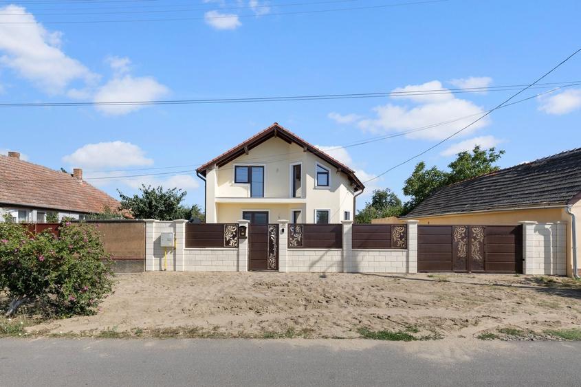 Casă cu 5 camere cu Canalizare în Central