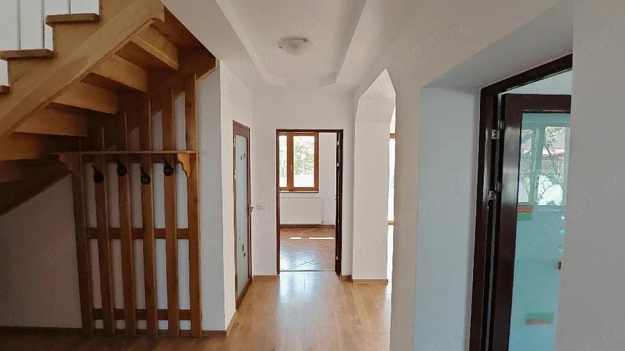 Casă cu 5 camere cu Teren 800 Mp în Central