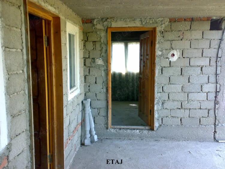 Casă cu 4 camere cu Teren 2385 Mp în Făgețelu