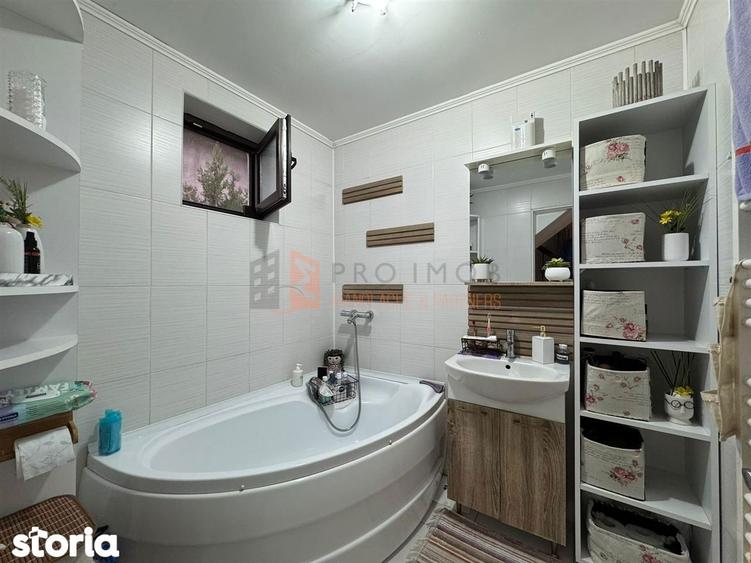 Casă cu 5 camere decomandat cu Teren 299 Mp în Central