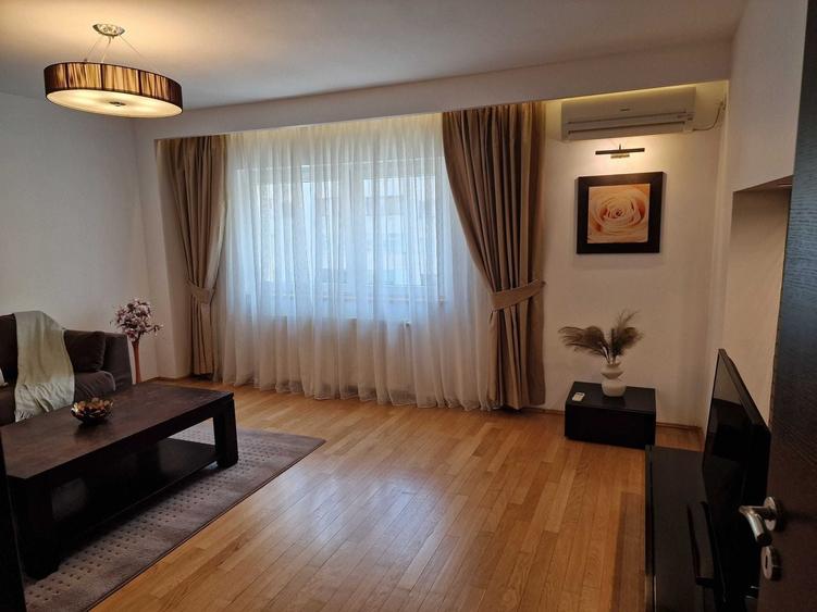 Apartament cu 4 camere decomandat în Decebal