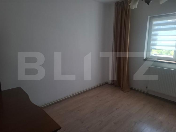 Apartament cu 3 camere decomandat, mobilat în Micro 11