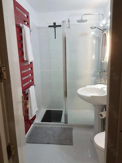 Apartament cu 3 camere decomandat în Pandurilor