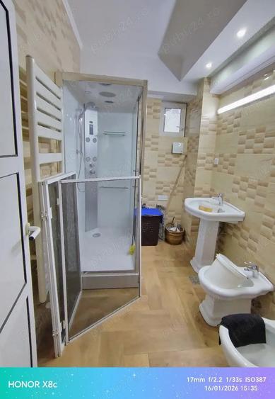 Apartament cu 4 camere decomandat în Hala Centrală
