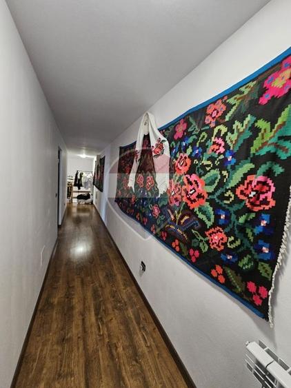 Duplex cu 9 camere cu Teren 750 Mp în Rona de Jos