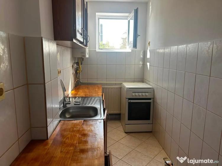 Apartament cu 2 camere nedecomandat în Decebal