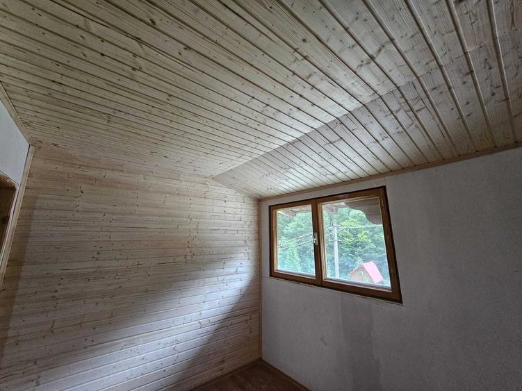 Casă cu 4 camere cu Teren 332 Mp în Arefu