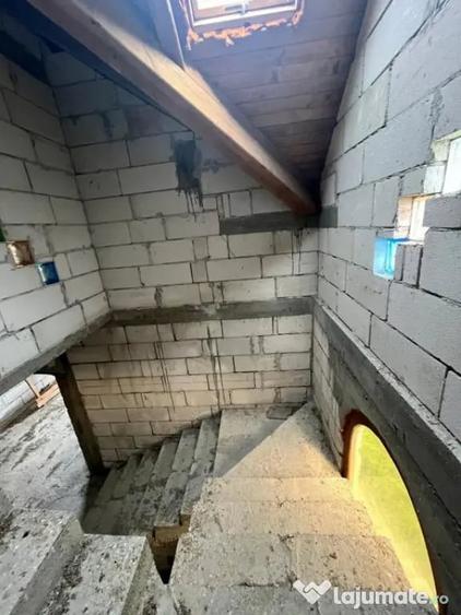 Casă cu 7 camere cu Teren 1674 Mp în Frătăuții Vechi