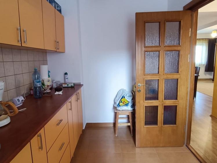 Apartament cu 3 camere, mobilat în Peninsula