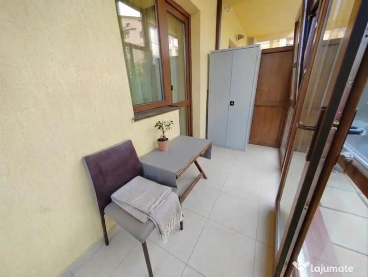 Apartament cu 3 camere decomandat în Valea Adâncă