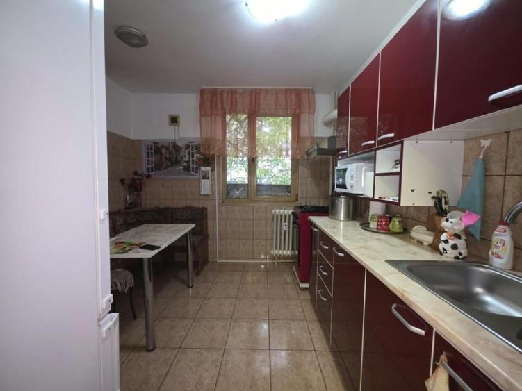 Apartament cu 4 camere în Drumul Taberei