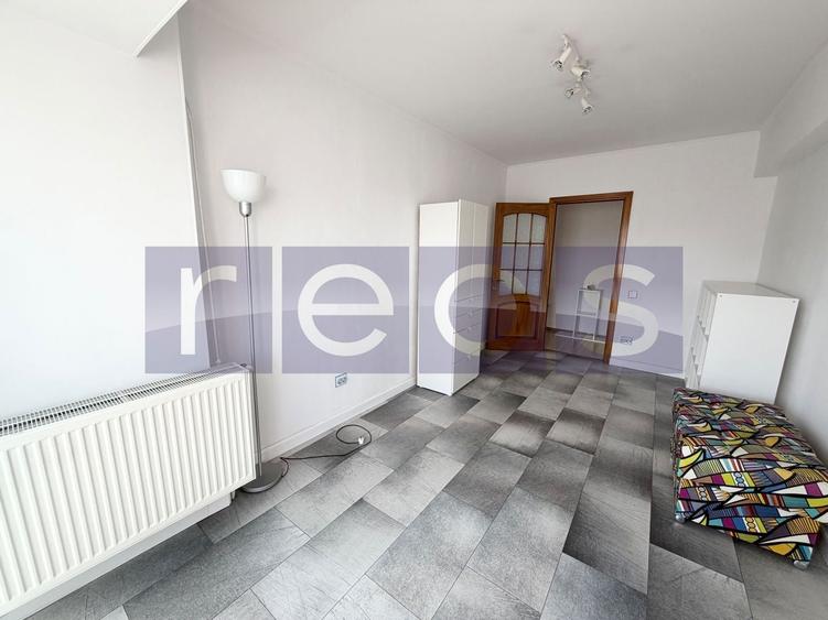 Apartament cu 3 camere decomandat, mobilat în P-ța Victoriei