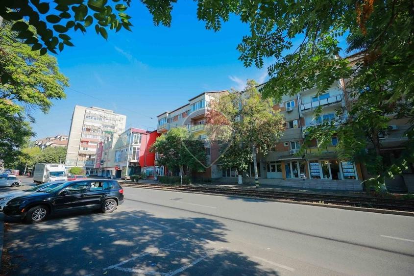 Apartament cu 4 camere decomandat în Rogerius