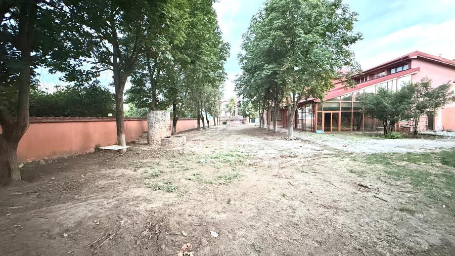 Casă individuală cu 10 camere cu Teren 2500 Mp în Pipera