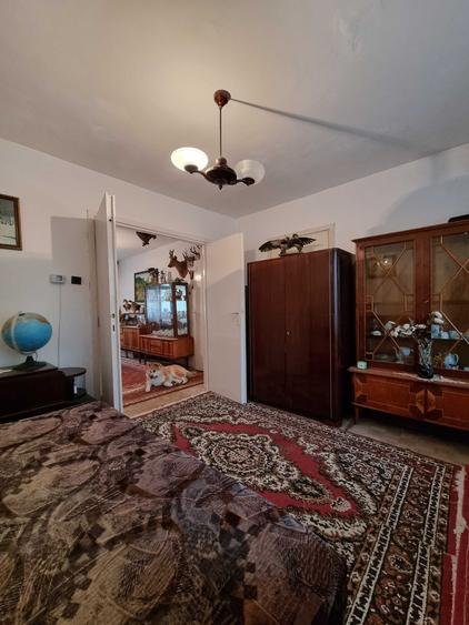 Apartament cu 3 camere semidecomandat în Central