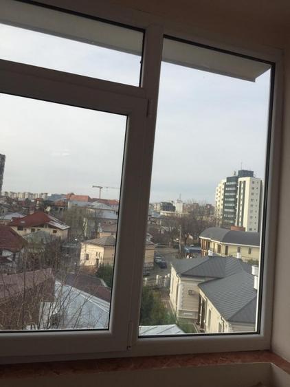 Apartament cu 3 camere decomandat în Broșteni