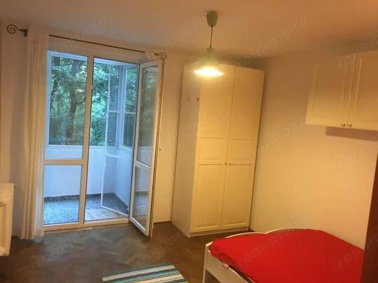 Apartament cu 4 camere decomandat în Titan