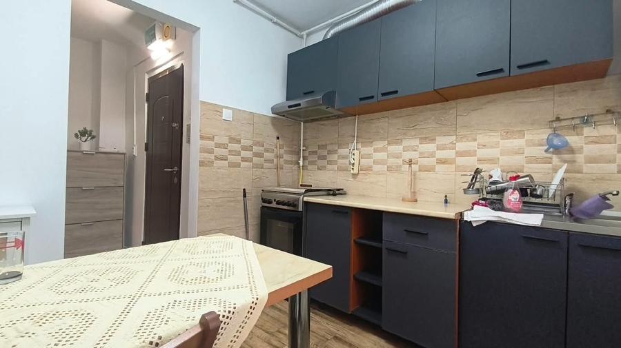 Apartament cu 2 camere semidecomandat în Piața Centrală