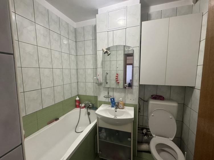 Apartament cu 2 camere decomandat în Baba Novac