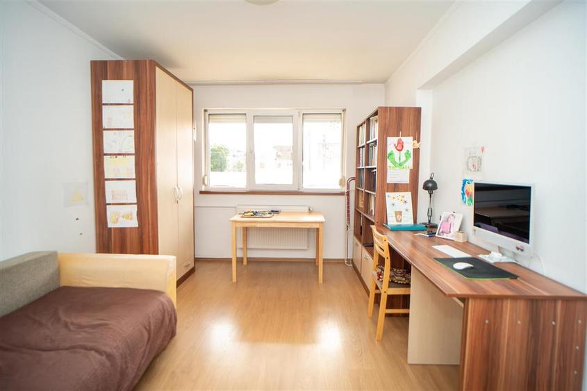 Apartament cu 4 camere decomandat în Dacia