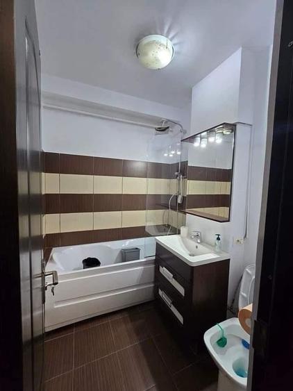 Apartament cu 3 camere decomandat în Independenței