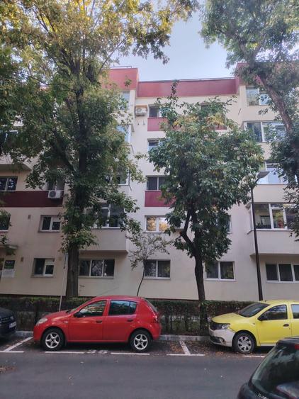 Apartament cu 2 camere semidecomandat în Berceni