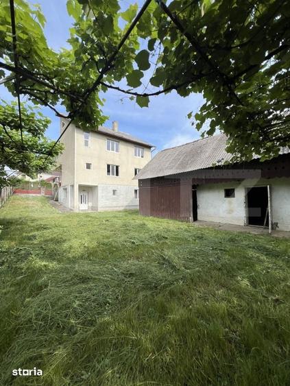 Casă cu 10 camere cu Teren 1300 Mp în Central