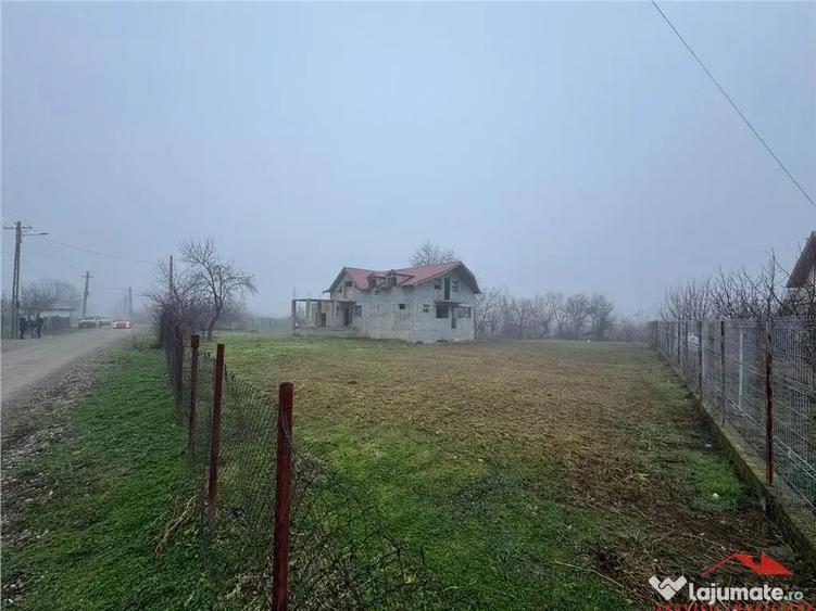 Casă cu 4 camere cu Teren 2000 Mp în Rădulești