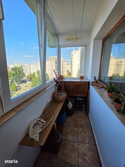 Apartament cu 3 camere semidecomandat în Vatra Luminoasă