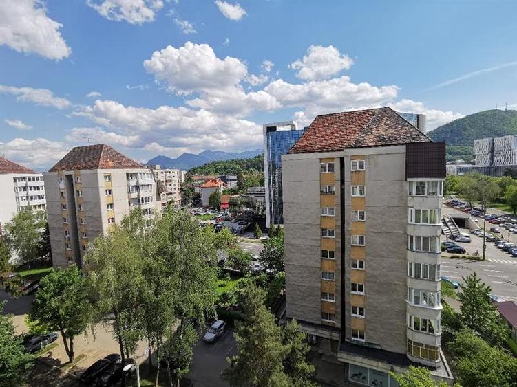 Apartament cu 2 camere semidecomandat, mobilat în Centrul Civic