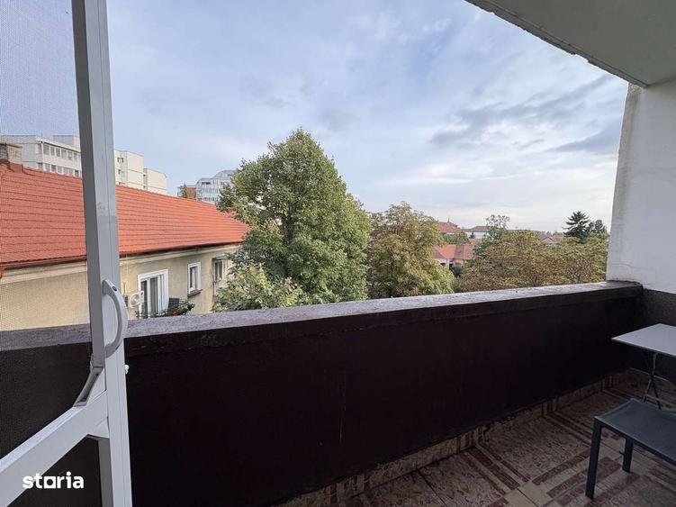 Apartament cu 3 camere decomandat în Central
