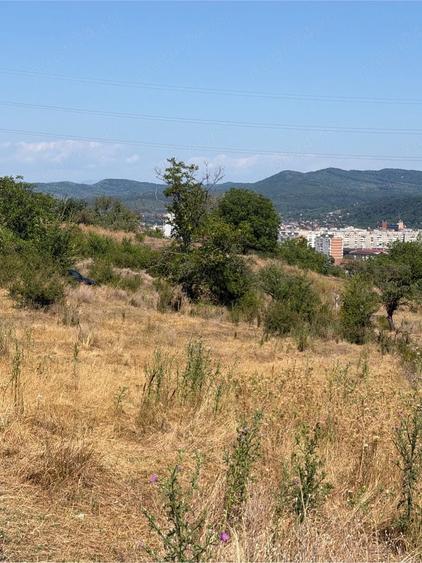 Teren de 400 mp, în Troianu