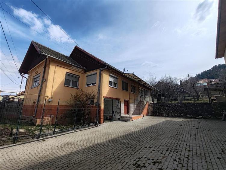 Casă individuală cu 3 camere cu Canalizare în Baciu