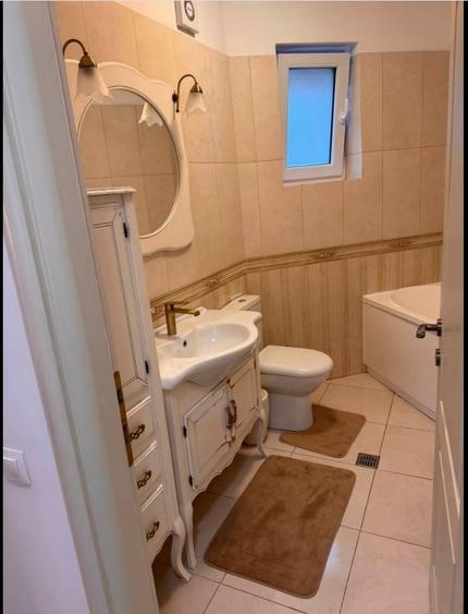 Apartament cu 3 camere semidecomandat, mobilat în Tineretului