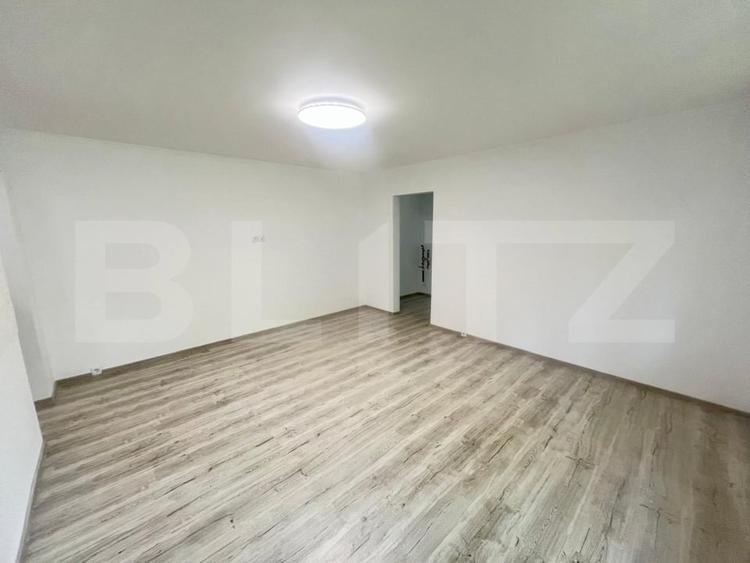 Apartament cu 3 camere semidecomandat în Rogerius