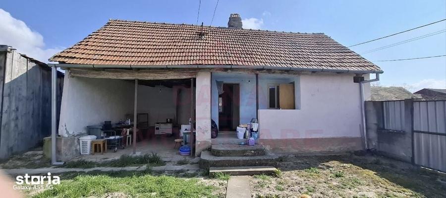 Casă cu 3 camere decomandat cu Teren 4636 Mp în Central