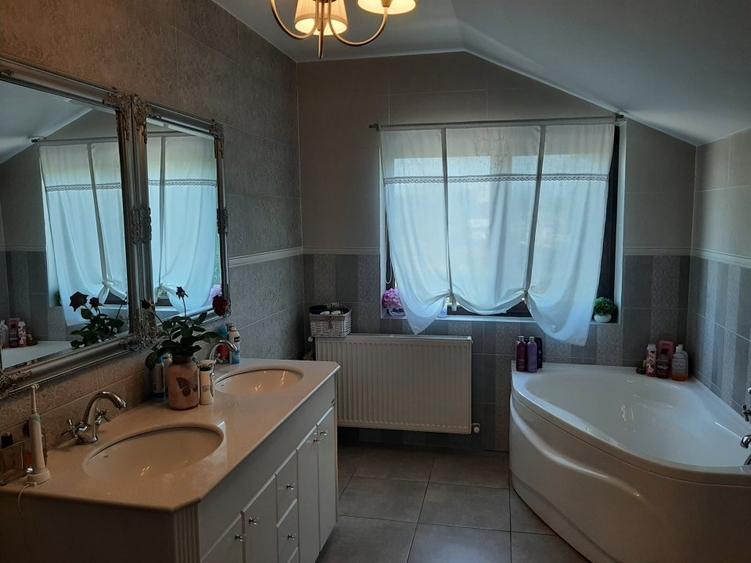 Casă individuală cu 5 camere cu Teren 600 Mp în Răcari