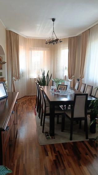 Casă cu Teren 958 Mp în Central