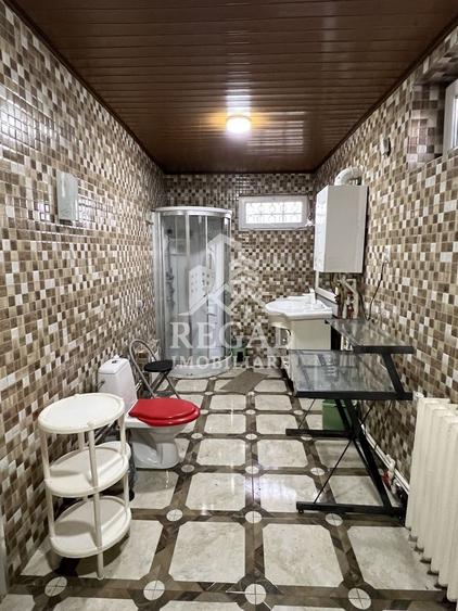 Casă individuală cu 3 camere cu Canalizare în Central