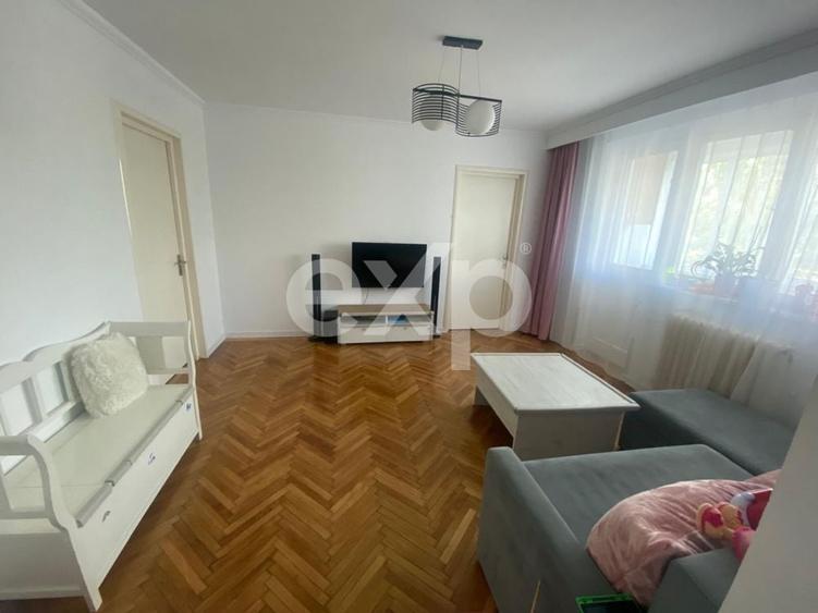 Apartament cu 3 camere semidecomandat în Craiovei