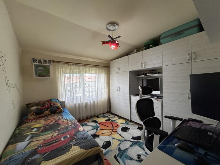 Apartament cu 3 camere decomandat, mobilat în Dâmbovița