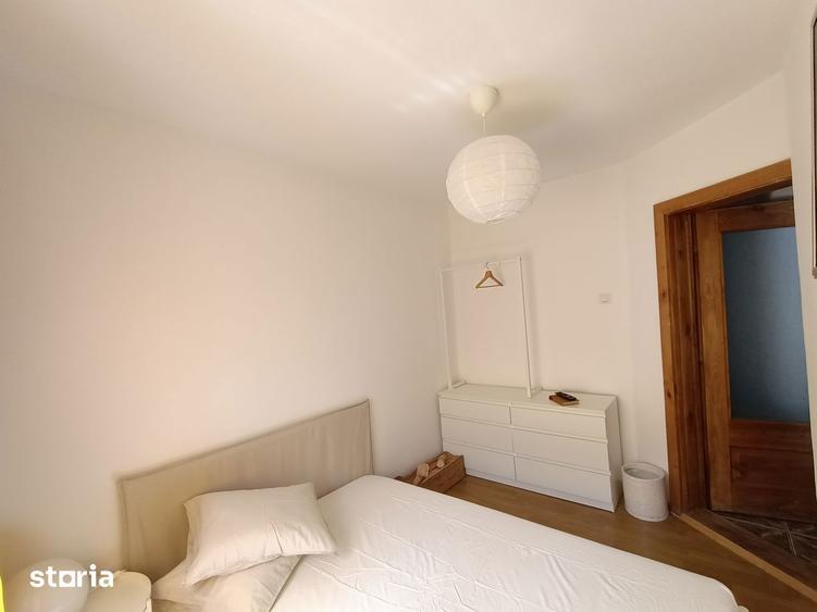 Apartament cu 3 camere semidecomandat, mobilat în Central