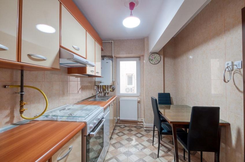 Apartament cu 3 camere decomandat, mobilat în Semicentral