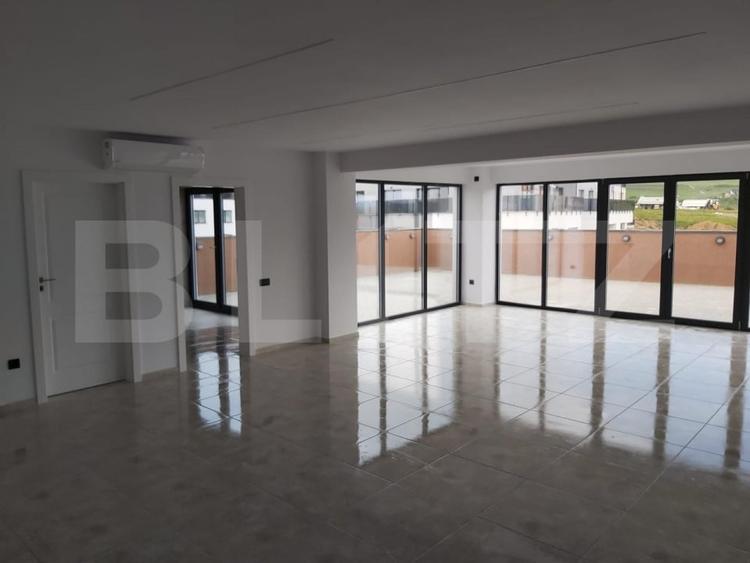 Apartament cu 4 camere decomandat în Baciu
