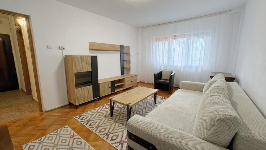Apartament cu 3 camere decomandat în Lotrioara