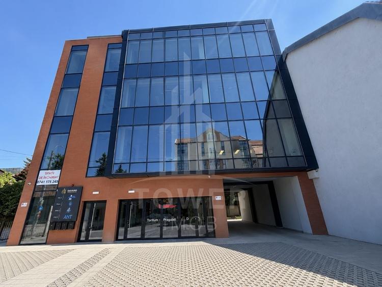 Birou, de 400 mp, în Central