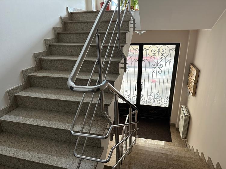 Apartament cu 4 camere decomandat în Floreasca