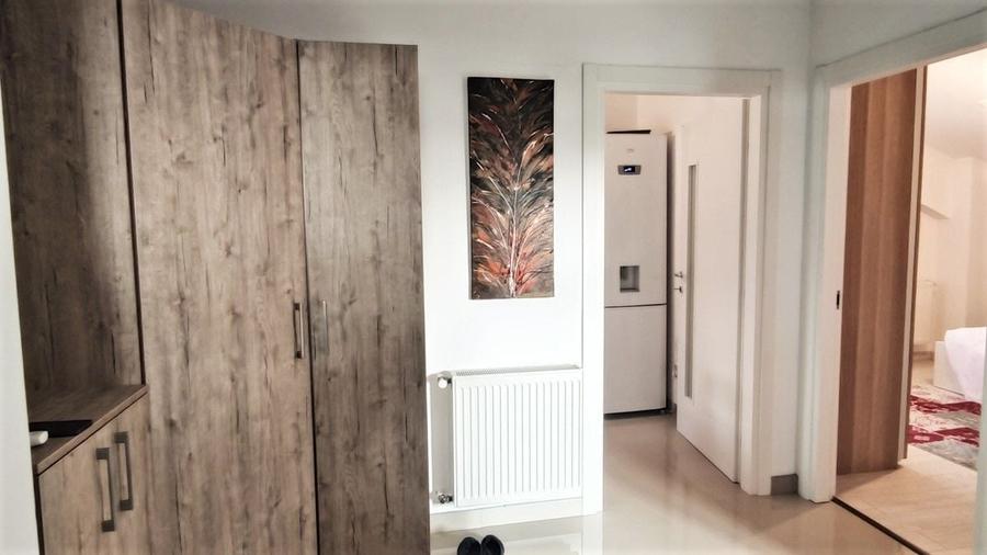 Apartament cu 2 camere decomandat în P-ța Victoriei
