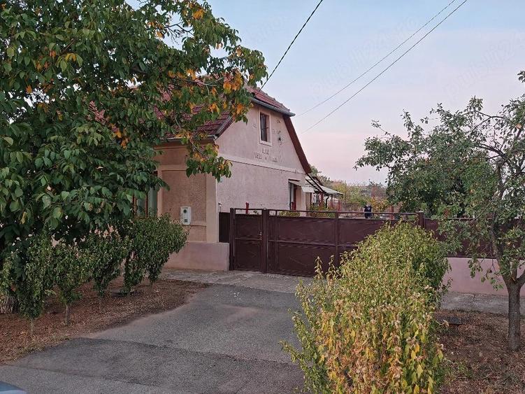 Casă cu 3 camere cu Teren 1439 Mp în Pesac