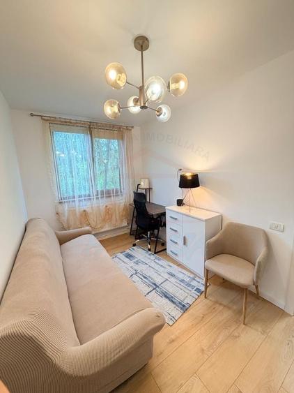 Apartament cu 3 camere semidecomandat, mobilat în Țiglina 1
